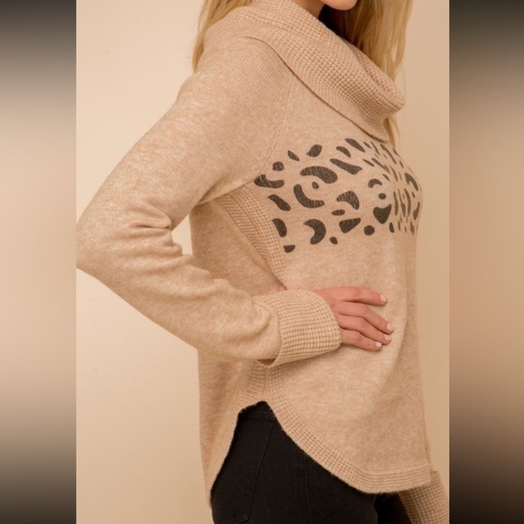NEW! Women’s Boutique Taupe Cowl Neck Animal Print Sweater M - Picture 3 of 9